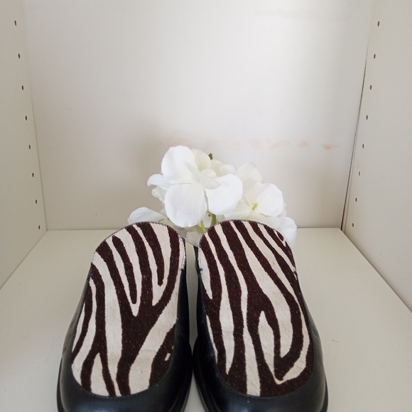 ETIENNE AIGNER comedy animal print leather mules size 8.5 - Picture 6 of 14